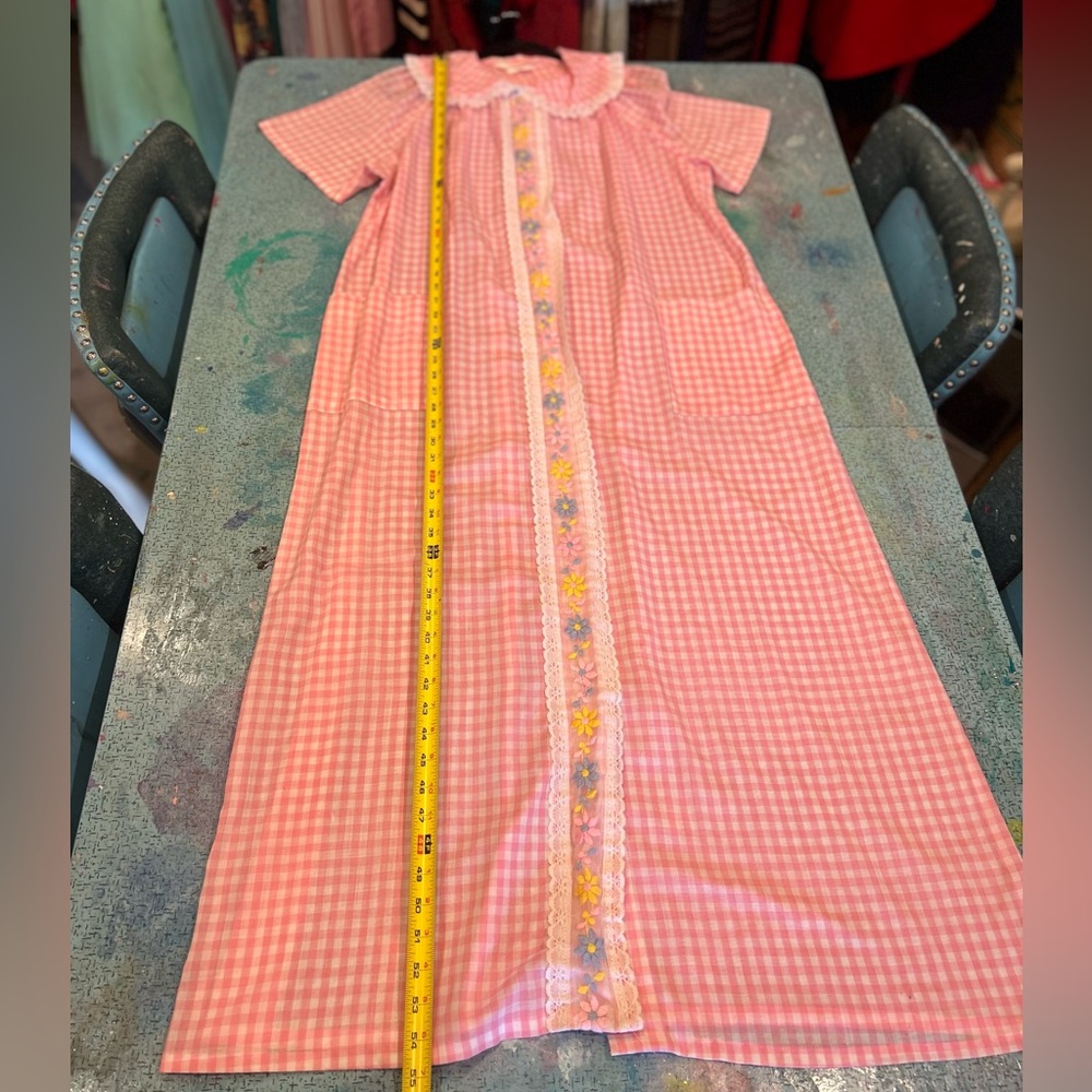 Cutest Vintage Pink Gingham Flower Robe - Picture 16 of 16